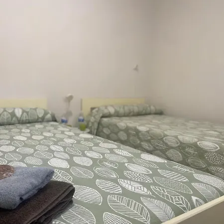 Hadas -solo Peregrinos - Vegano -bar Hostel