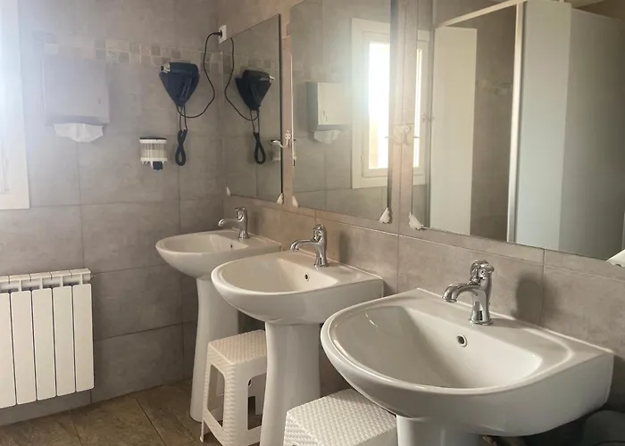 Hadas -solo Peregrinos - Vegano -bar 호스텔 Reliegos