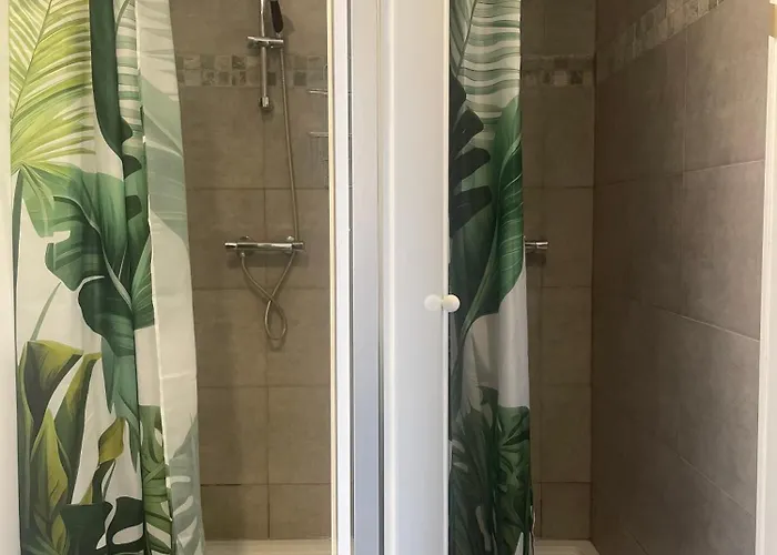 Hadas -solo Peregrinos - Vegano -bar 호스텔 *